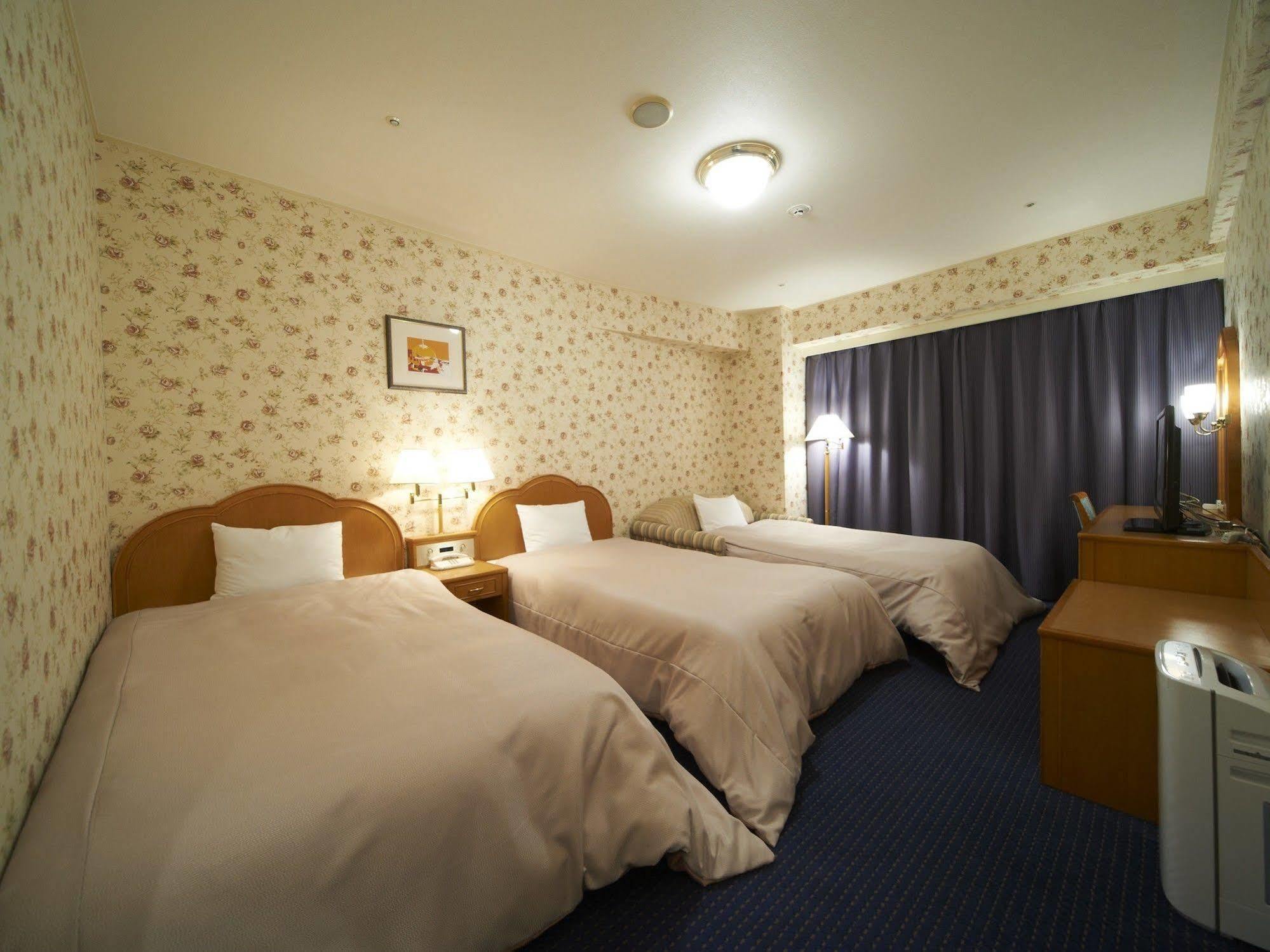 Hotel Sunroute Sopra Kōbe Esterno foto